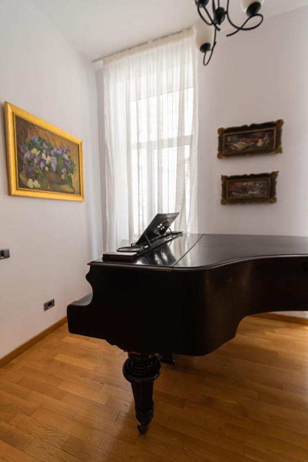 Residence 48 Beautiful Building Within Moments From The Old Town Of Brașov Exterior foto