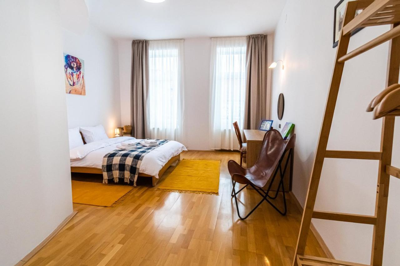 Residence 48 Beautiful Building Within Moments From The Old Town Of Brașov Exterior foto