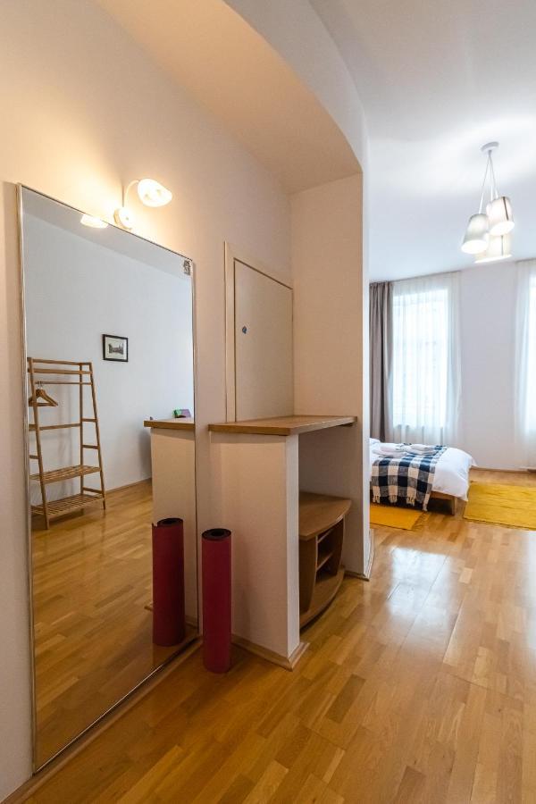 Residence 48 Beautiful Building Within Moments From The Old Town Of Brașov Exterior foto