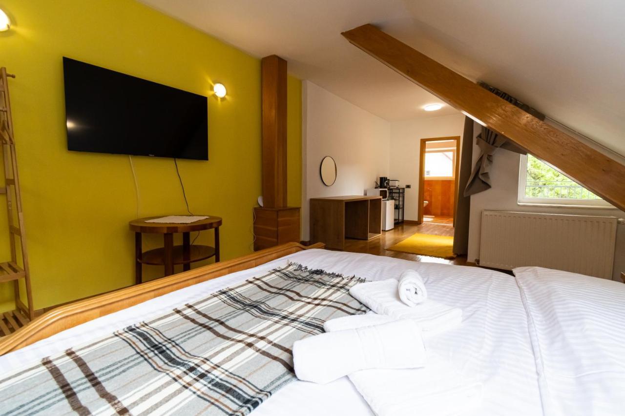Residence 48 Beautiful Building Within Moments From The Old Town Of Brașov Exterior foto