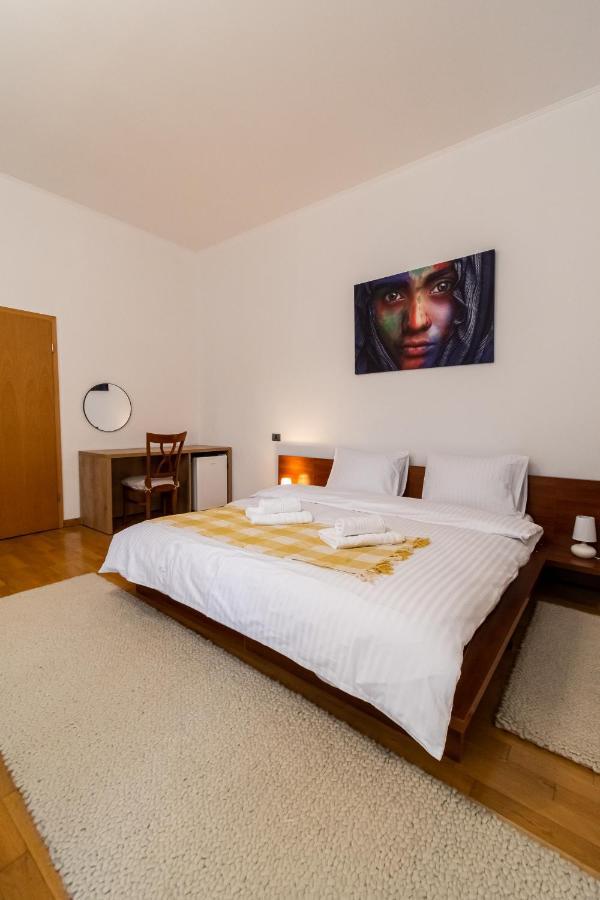 Residence 48 Beautiful Building Within Moments From The Old Town Of Brașov Exterior foto